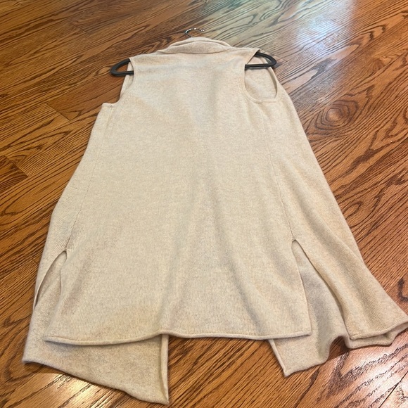 Claudia Nichole Woman’s Tan Cashmere Cardigan Size S - Picture 3 of 5